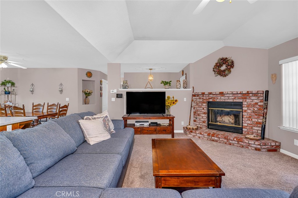 1932 Jefferson Ave, Madera, CA 93637