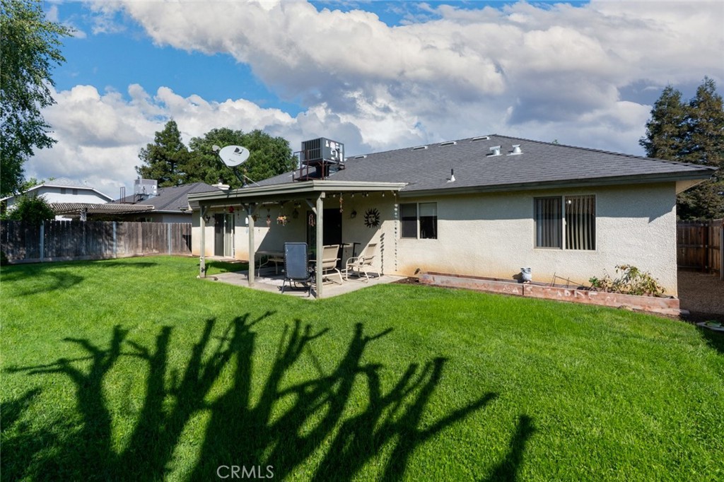 1932 Jefferson Ave, Madera, CA 93637