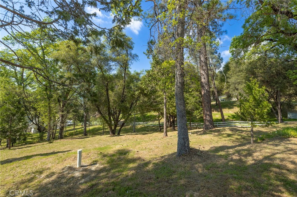 1 Oak Ln, Oakhurst, CA 93644