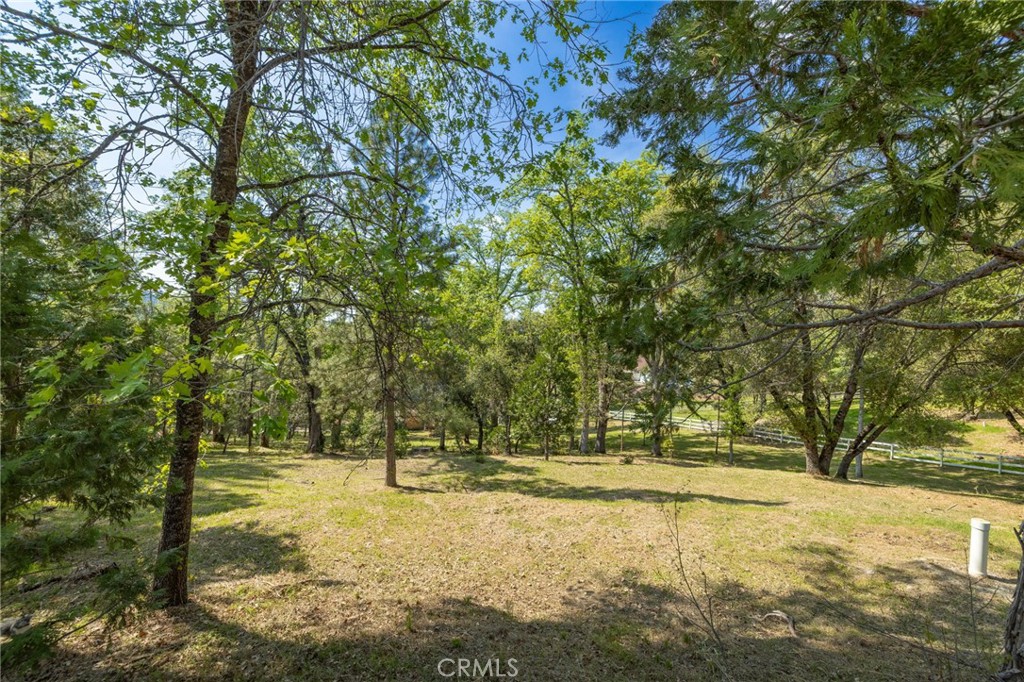 1 Oak Ln, Oakhurst, CA 93644