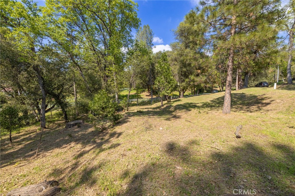 1 Oak Ln, Oakhurst, CA 93644