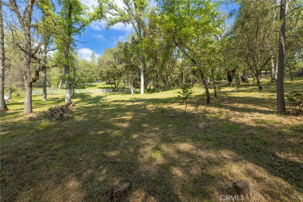 1 Oak Ln, Oakhurst, CA 93644