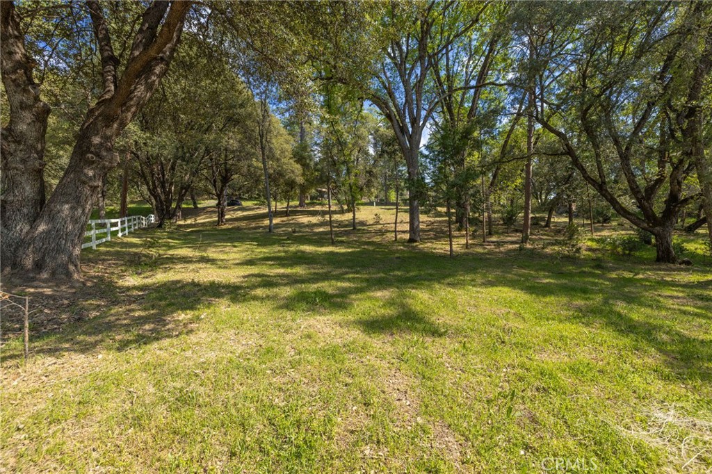 1 Oak Ln, Oakhurst, CA 93644