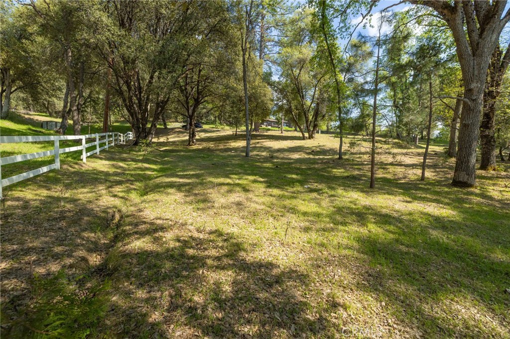 1 Oak Ln, Oakhurst, CA 93644