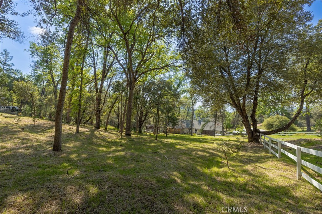 1 Oak Ln, Oakhurst, CA 93644