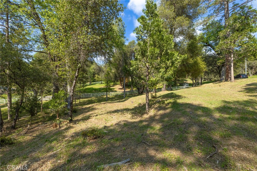 1 Oak Ln, Oakhurst, CA 93644