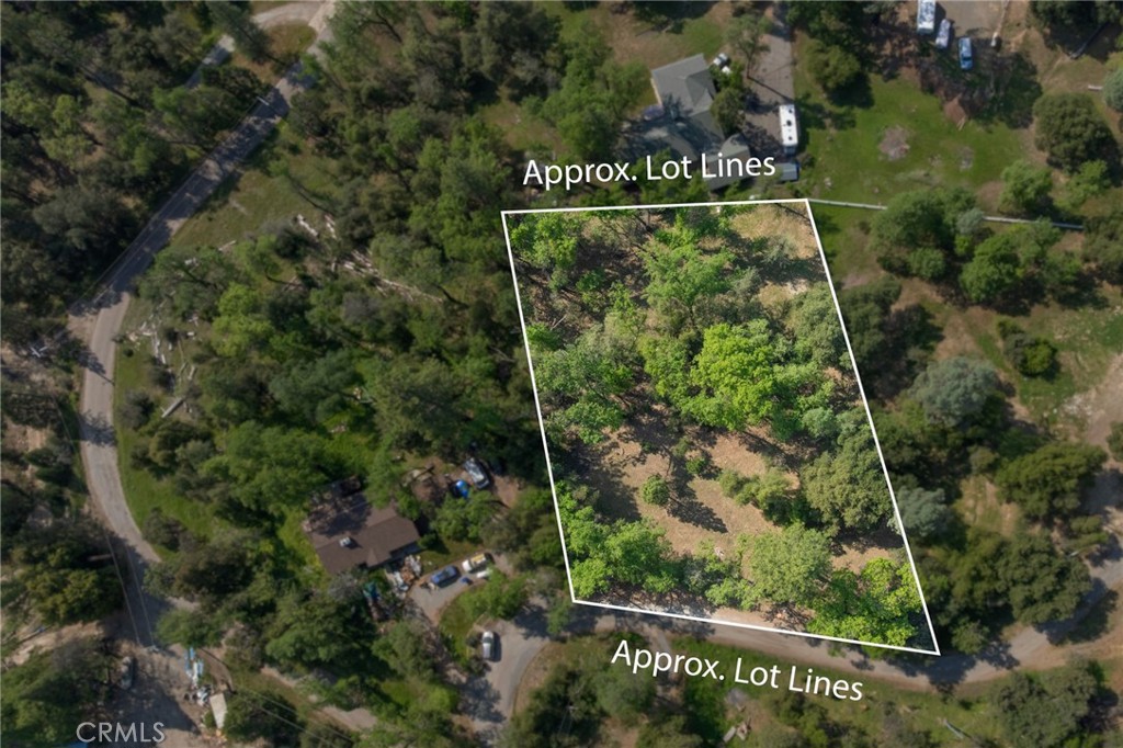 1 Oak Ln, Oakhurst, CA 93644