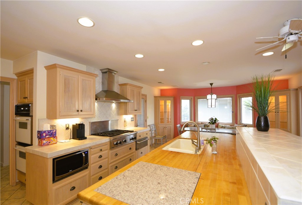 41493 Road 96, Dinuba, CA 93618