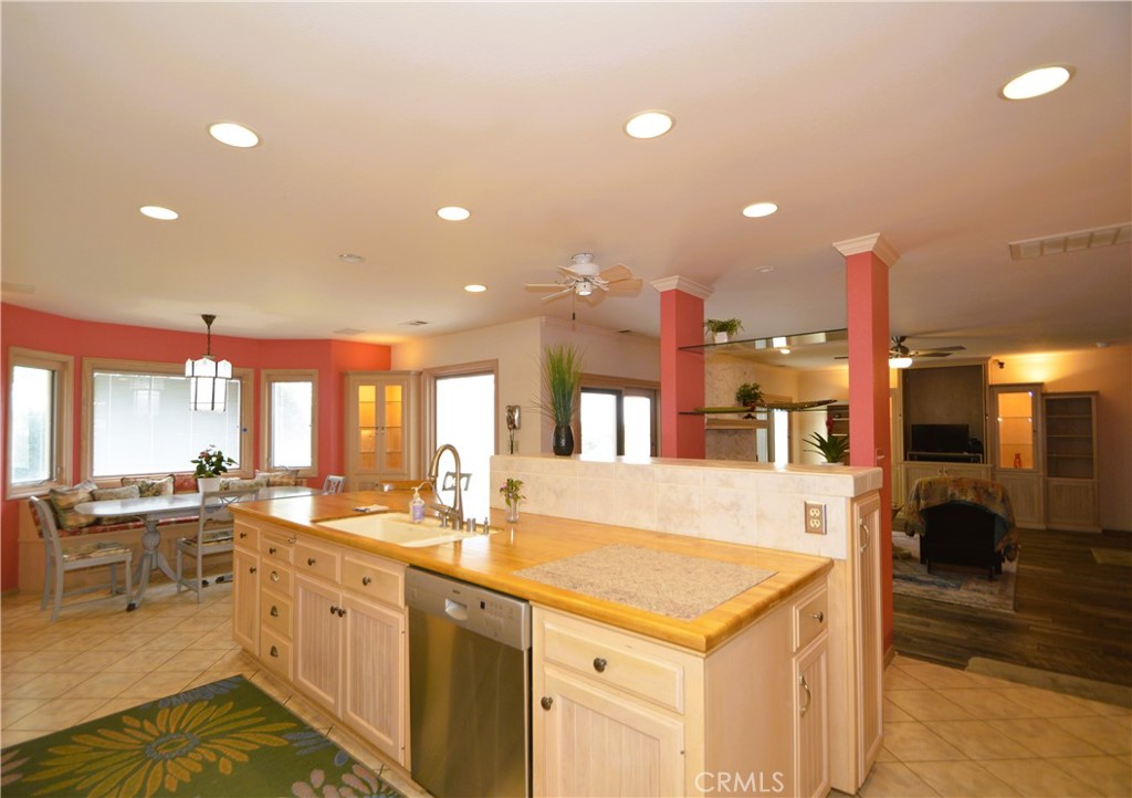 41493 Road 96, Dinuba, CA 93618