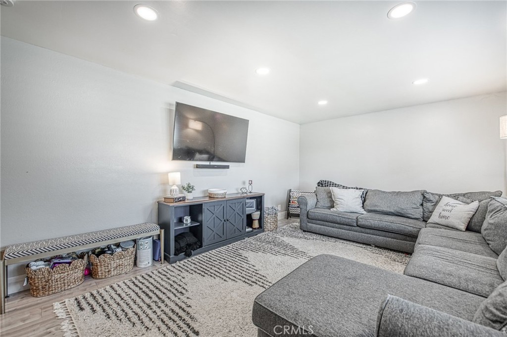 2569 E Los Altos Avenue, Fresno, CA 93710