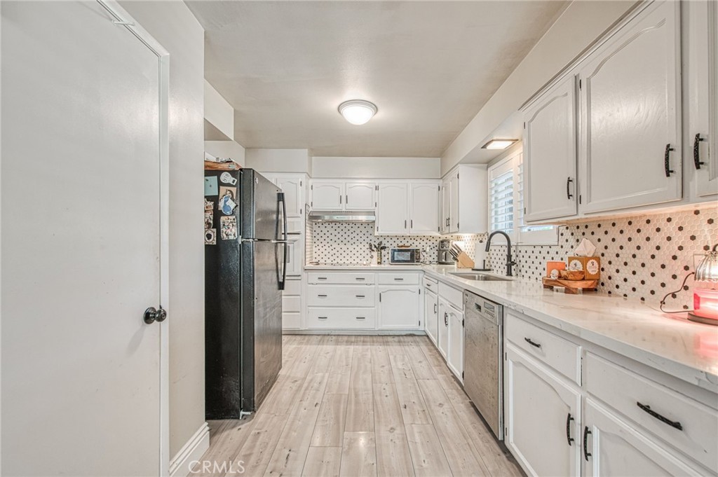 2569 E Los Altos Avenue, Fresno, CA 93710