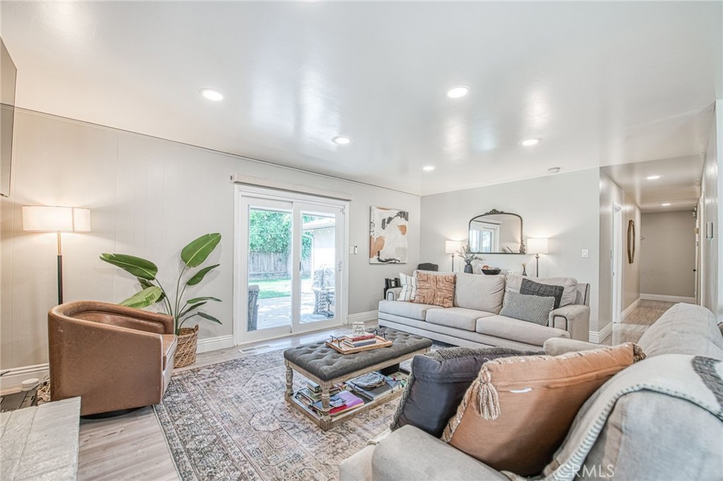 2569 E Los Altos Avenue, Fresno, CA 93710