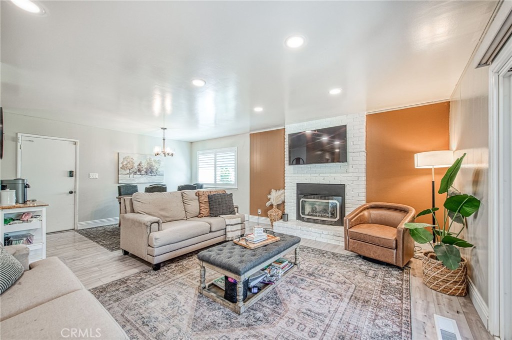 2569 E Los Altos Avenue, Fresno, CA 93710