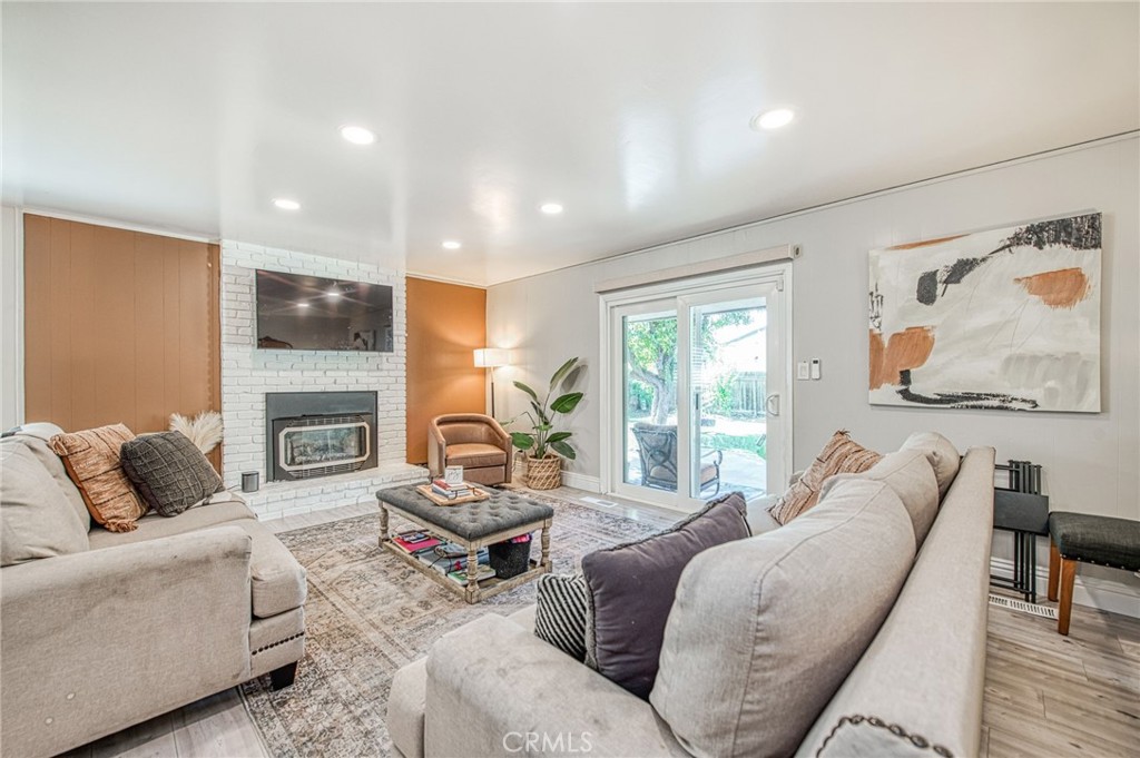 2569 E Los Altos Avenue, Fresno, CA 93710