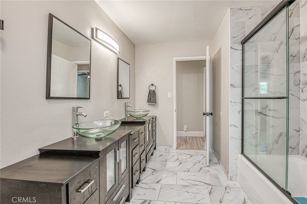 2569 E Los Altos Avenue, Fresno, CA 93710