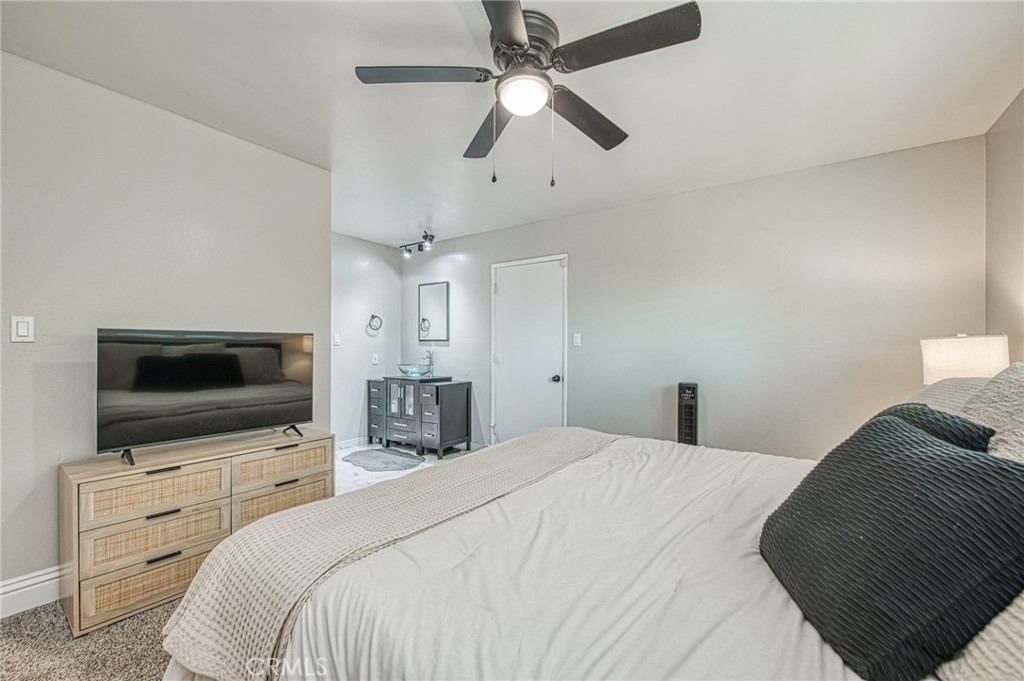 2569 E Los Altos Avenue, Fresno, CA 93710