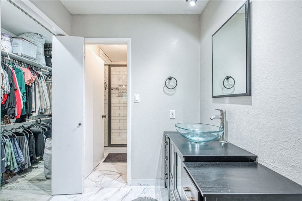 2569 E Los Altos Avenue, Fresno, CA 93710