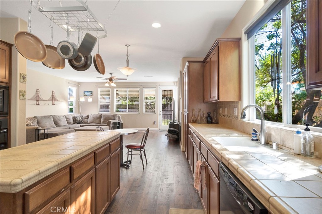 6367 E Dayton Ave, Fresno, CA 93727