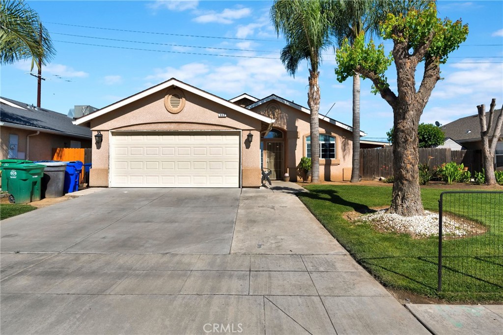 980 Redwood, Parlier, CA 93648