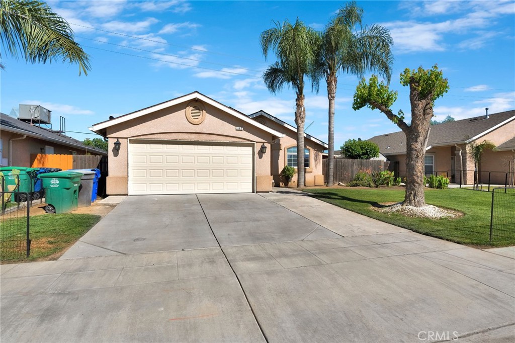 980 Redwood, Parlier, CA 93648