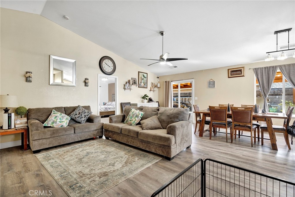 980 Redwood, Parlier, CA 93648