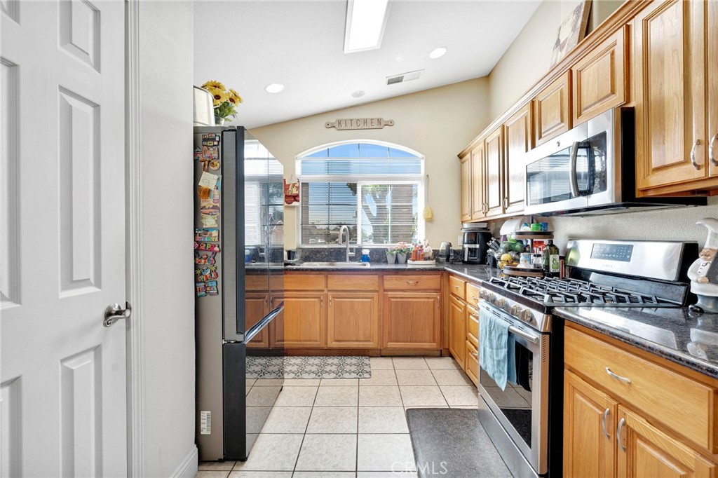 980 Redwood, Parlier, CA 93648