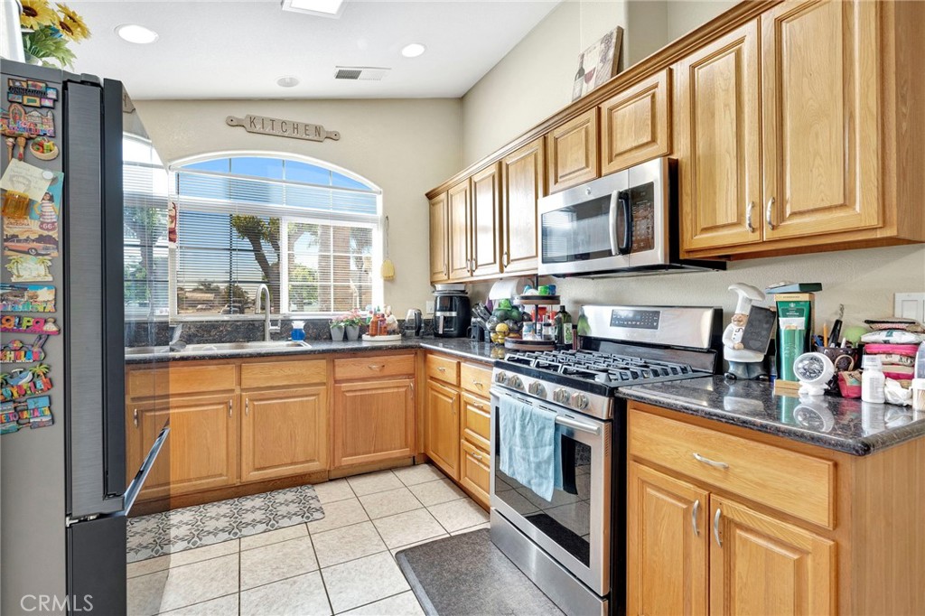 980 Redwood, Parlier, CA 93648