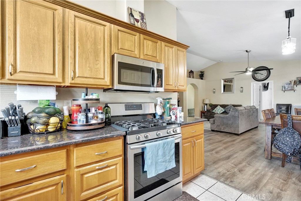 980 Redwood, Parlier, CA 93648