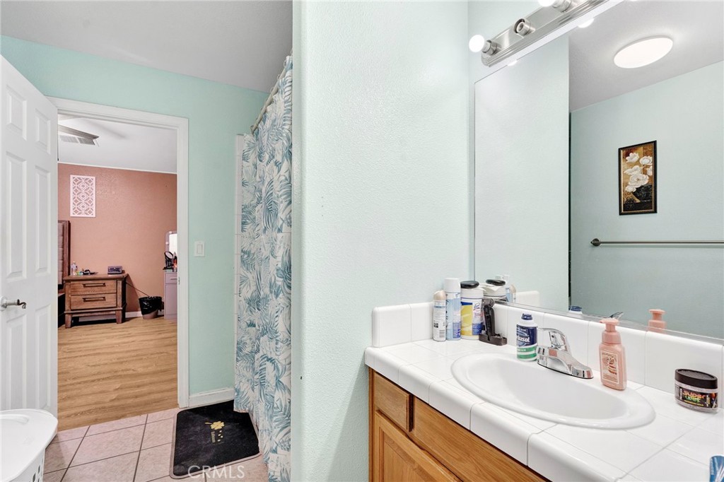 980 Redwood, Parlier, CA 93648