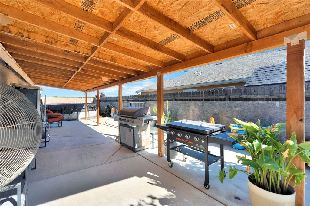 980 Redwood, Parlier, CA 93648