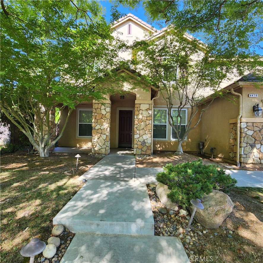 4479 N Emerald Peak Dr, Clovis, CA 93619