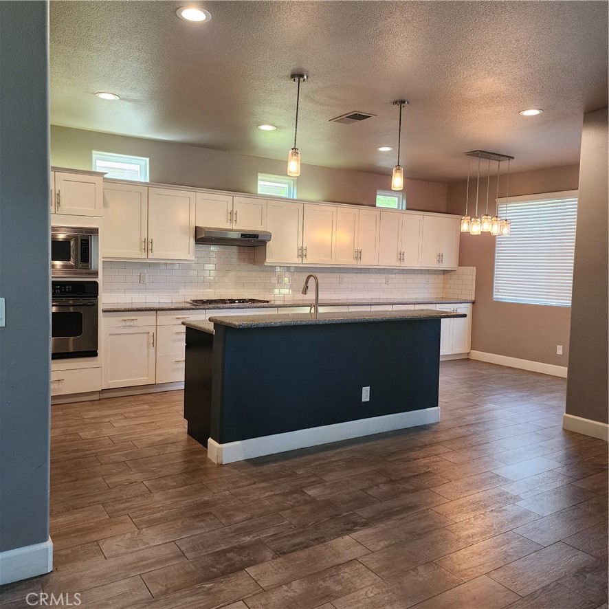 4479 N Emerald Peak Dr, Clovis, CA 93619