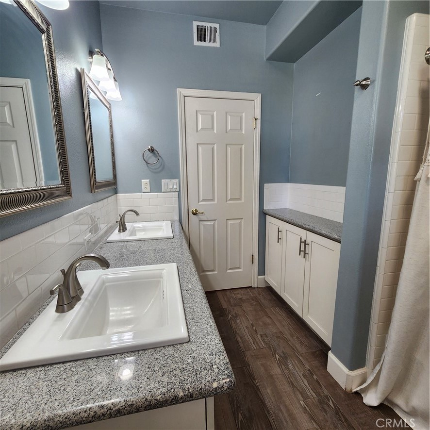 4479 N Emerald Peak Dr, Clovis, CA 93619