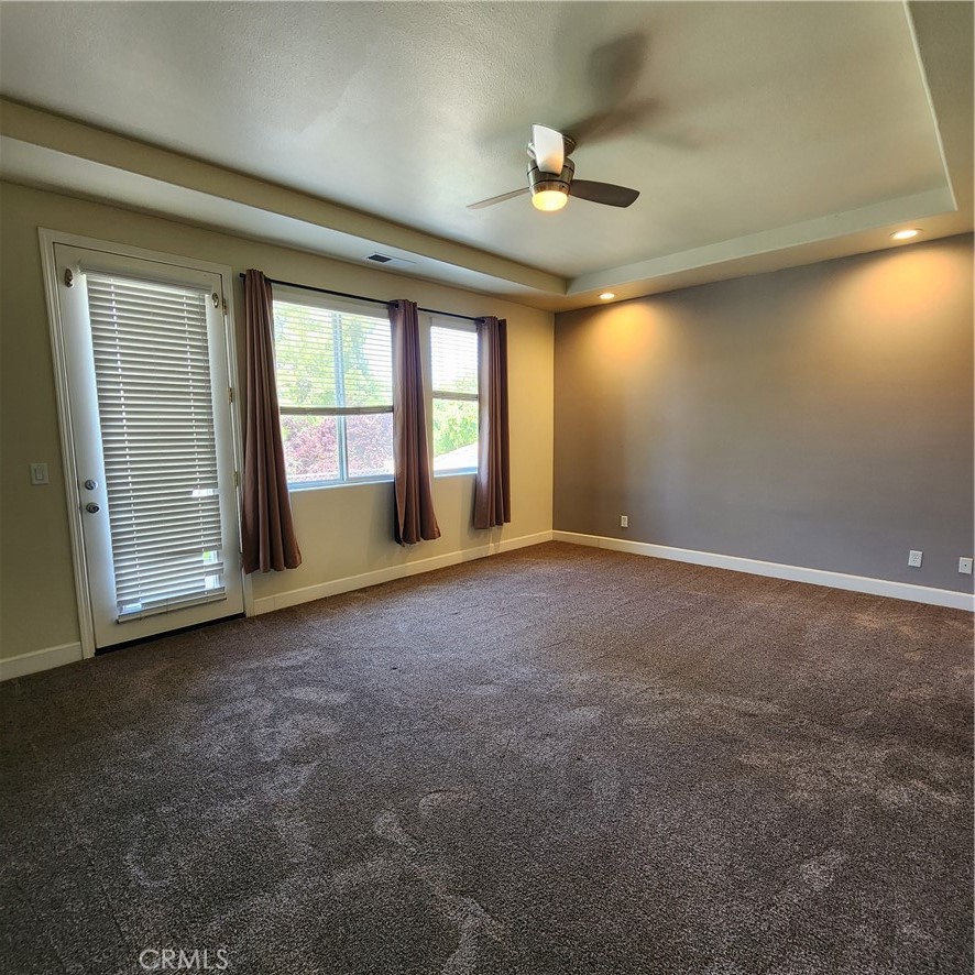 4479 N Emerald Peak Dr, Clovis, CA 93619