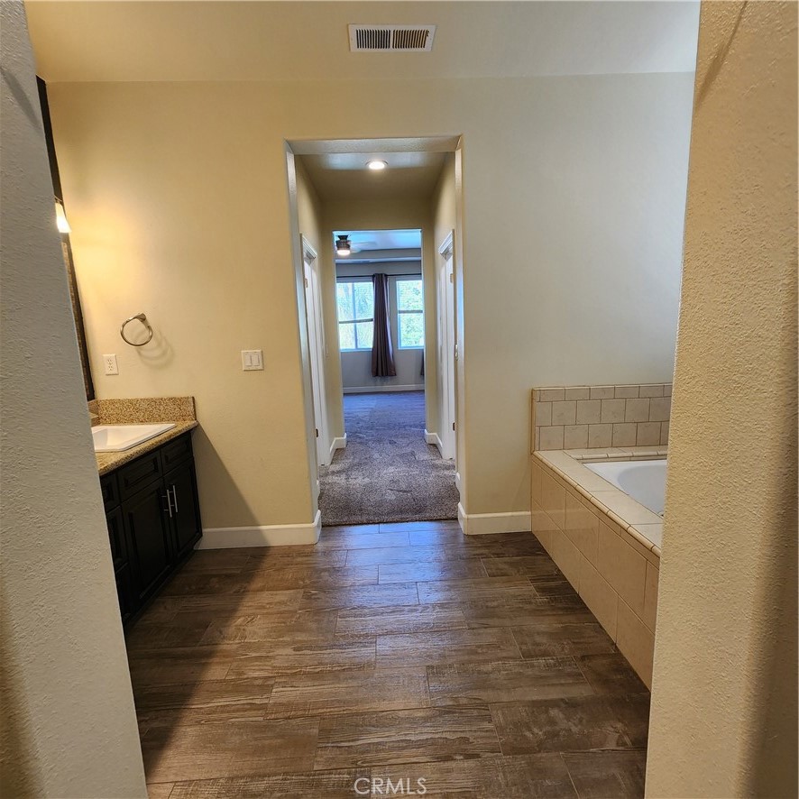 4479 N Emerald Peak Dr, Clovis, CA 93619