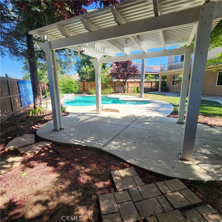 4479 N Emerald Peak Dr, Clovis, CA 93619