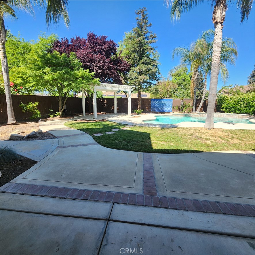 4479 N Emerald Peak Dr, Clovis, CA 93619