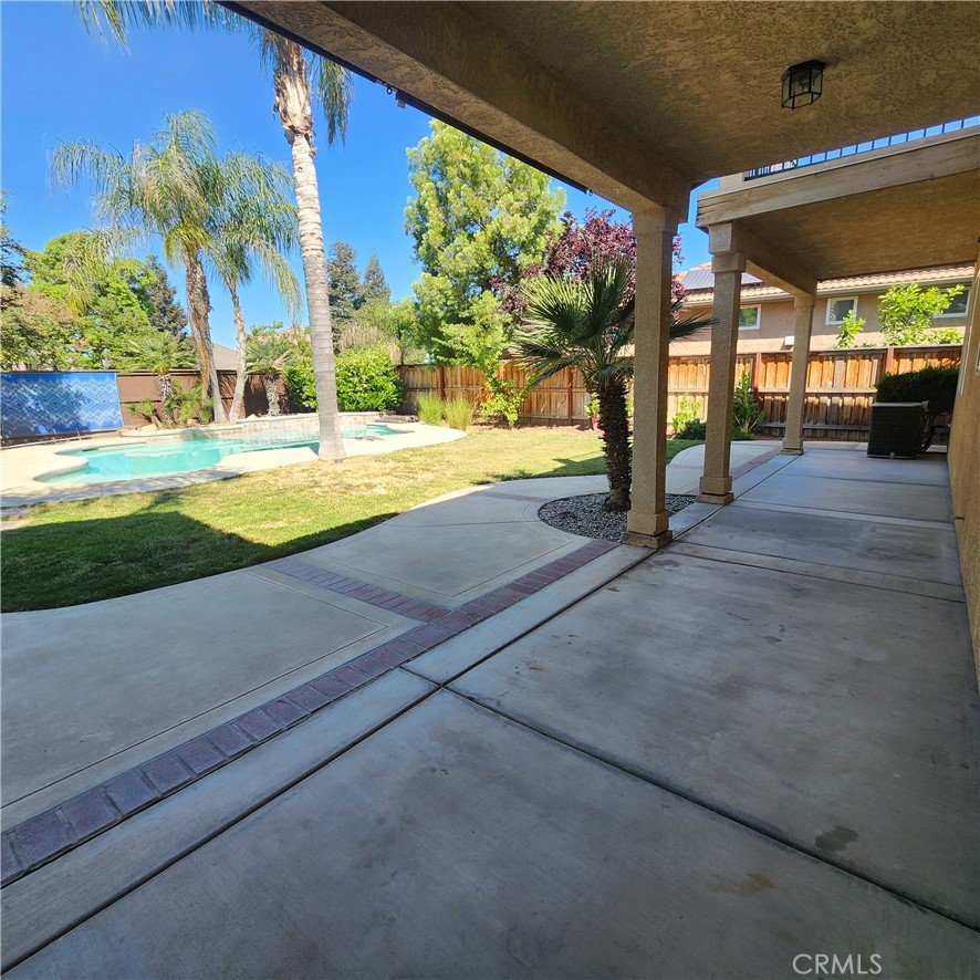 4479 N Emerald Peak Dr, Clovis, CA 93619