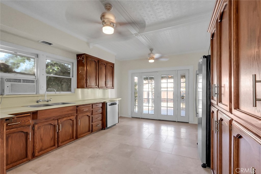 155 N 7th Ave, Chowchilla, CA 93610