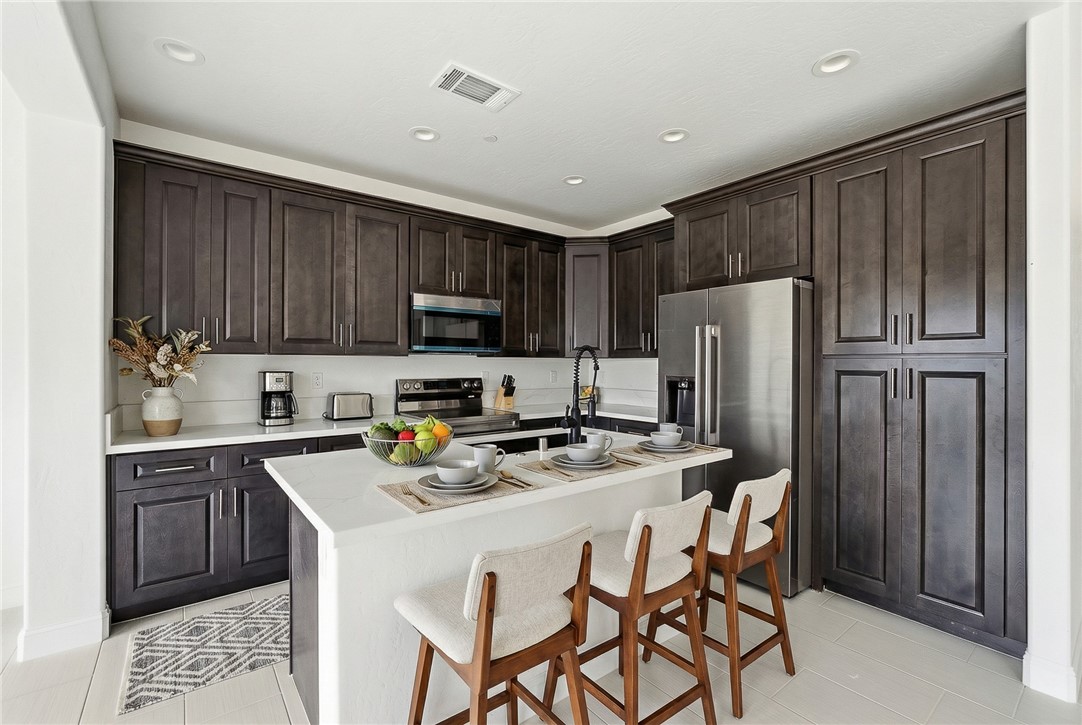 6347 W Elowin Ave, Visalia, CA 93291