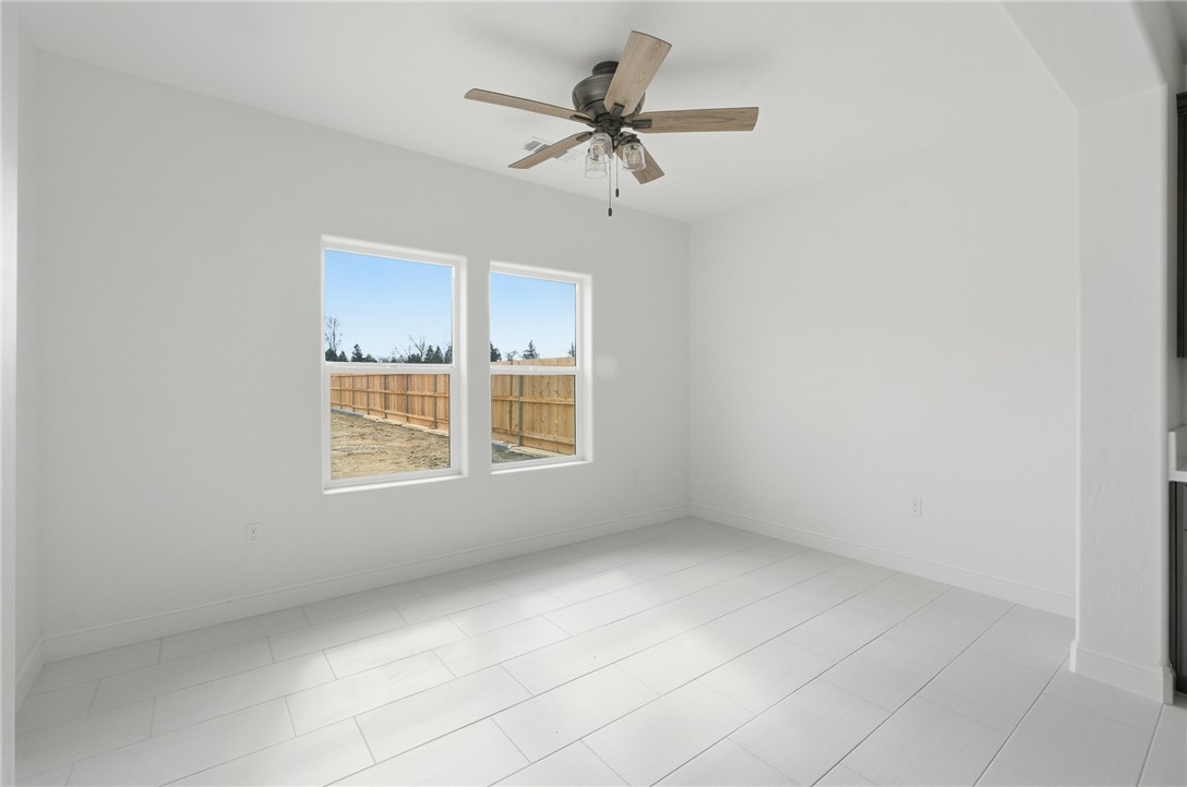 6347 W Elowin Ave, Visalia, CA 93291