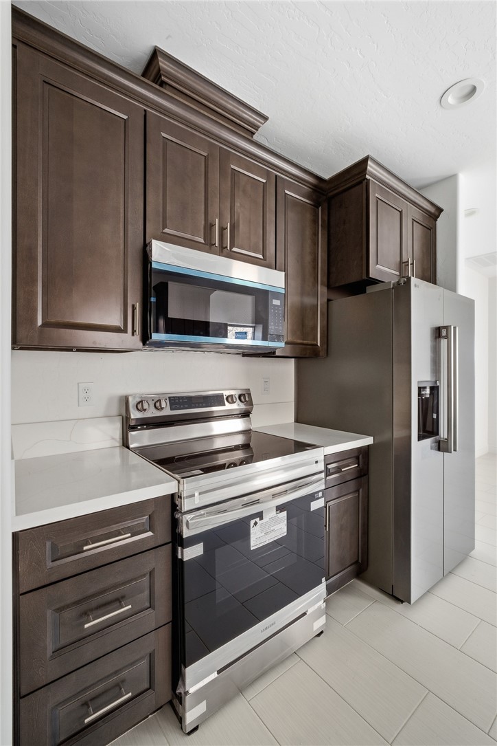 6347 W Elowin Ave, Visalia, CA 93291