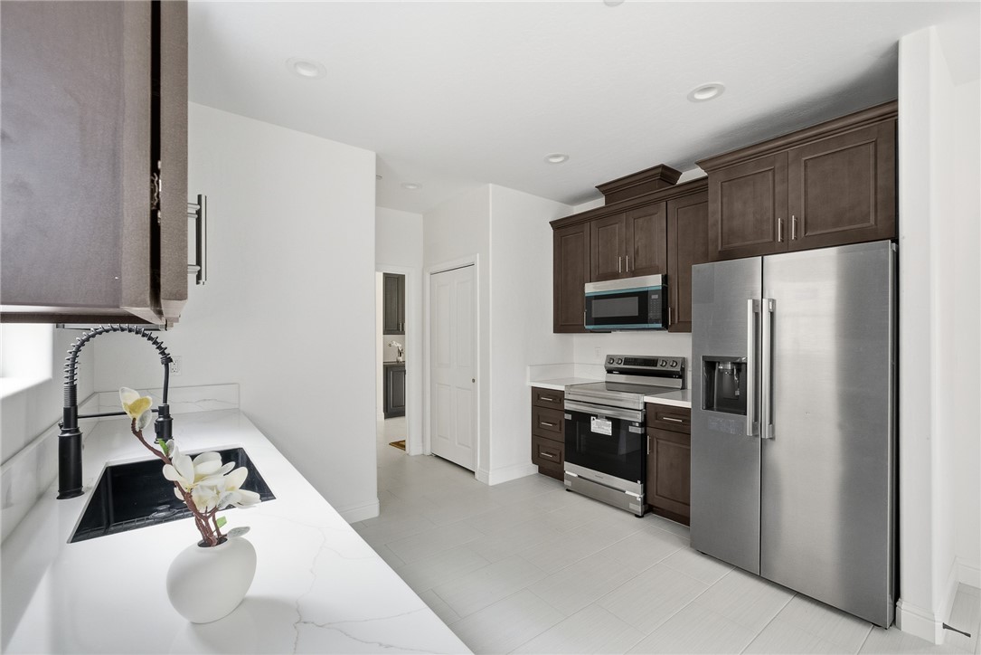 6347 W Elowin Ave, Visalia, CA 93291