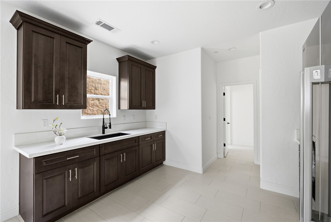 6347 W Elowin Ave, Visalia, CA 93291