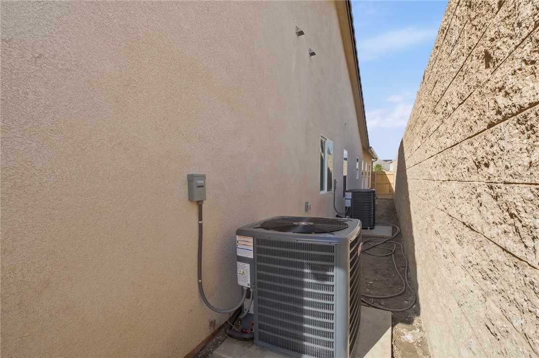 6347 W Elowin Ave, Visalia, CA 93291