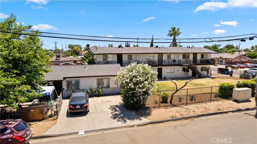 3940 E Burns, Fresno, CA 93725