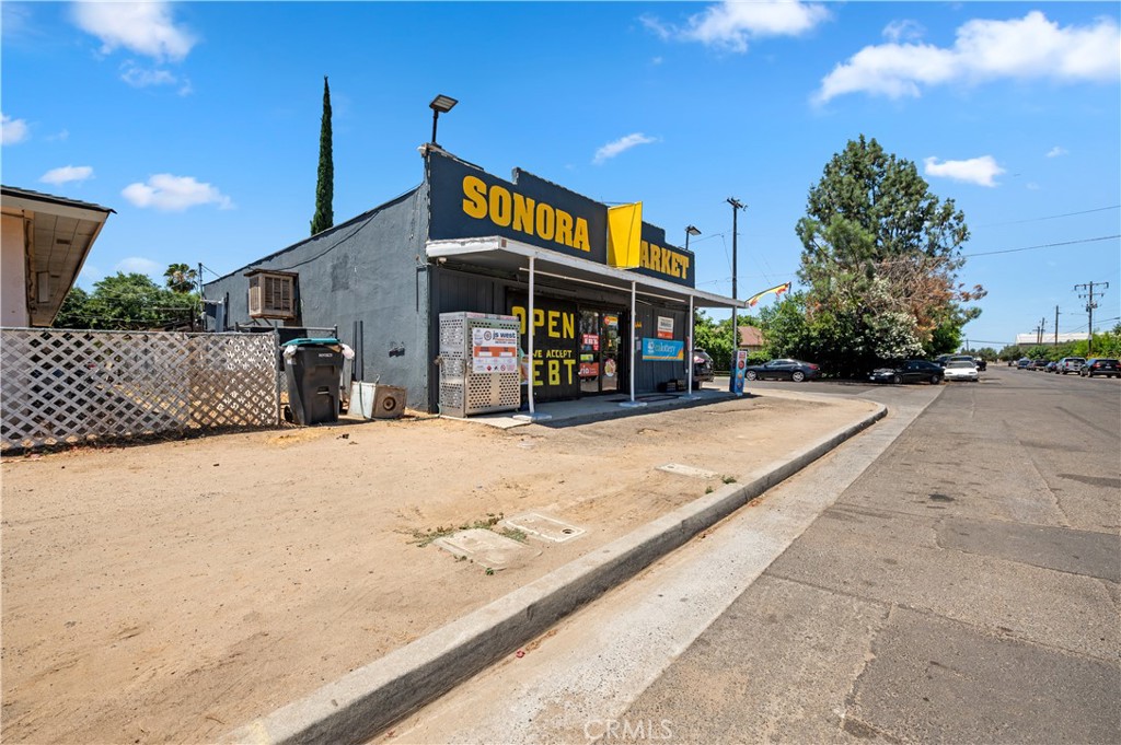 3940 E Burns, Fresno, CA 93725