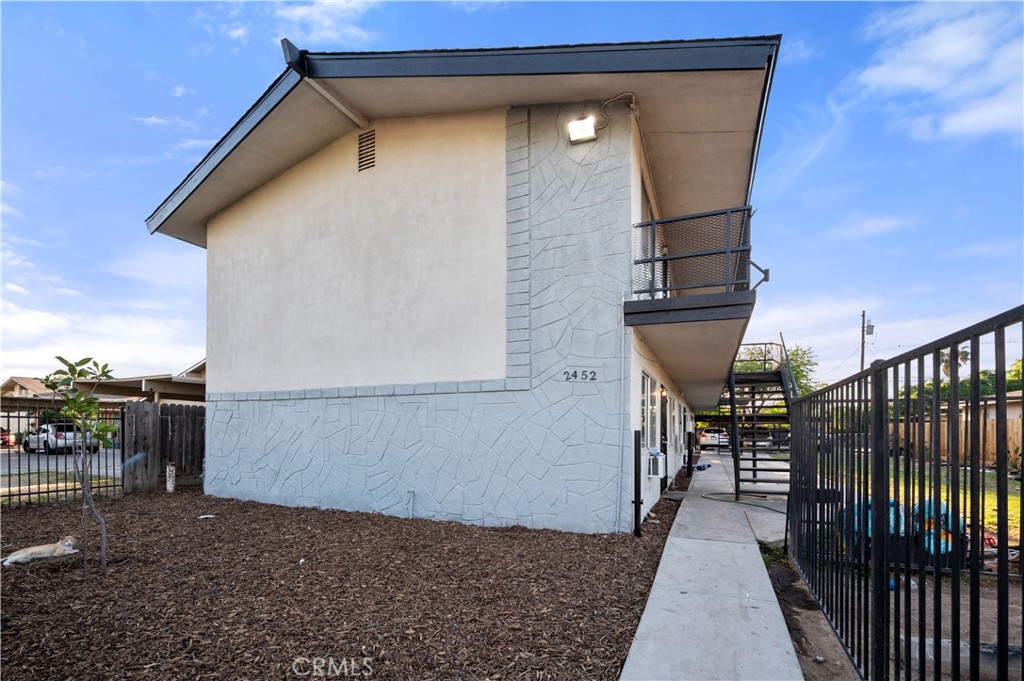 2452 S 9th, Fresno, CA 93725