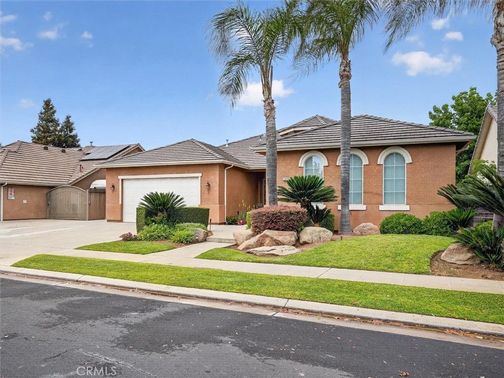 2927 Browning Ave, Clovis, CA 93611