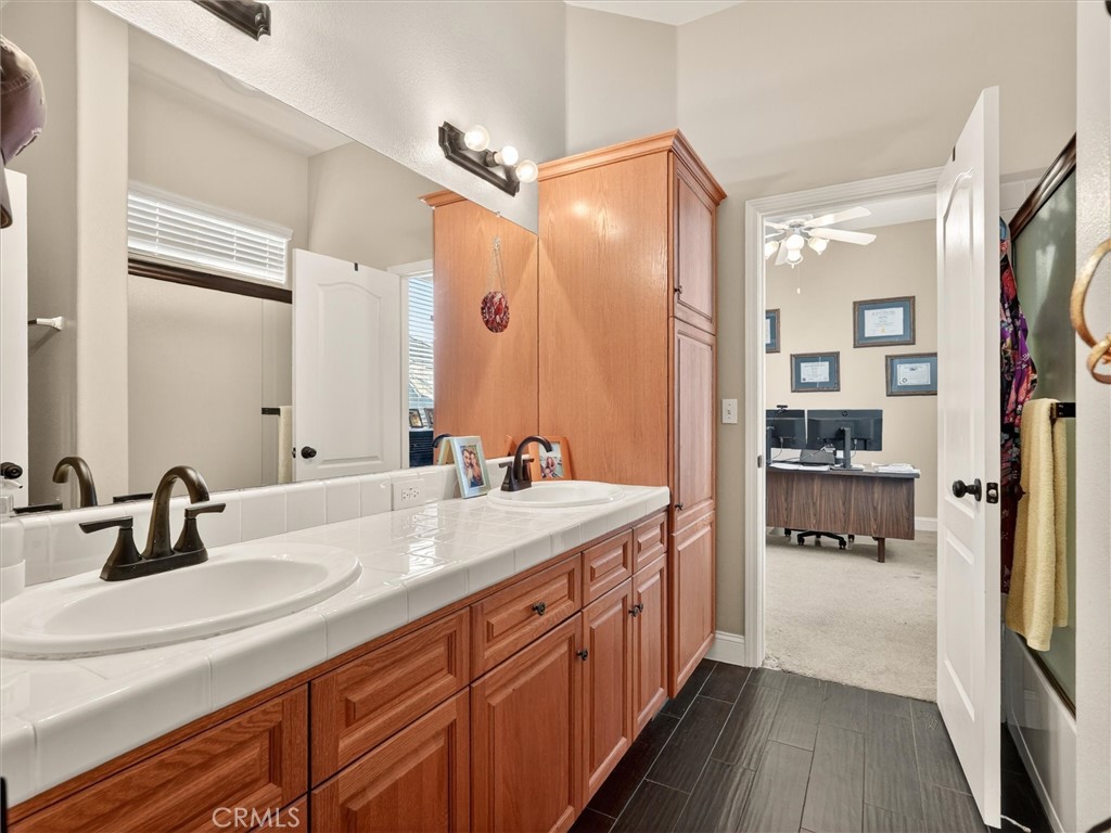 2927 Browning Ave, Clovis, CA 93611